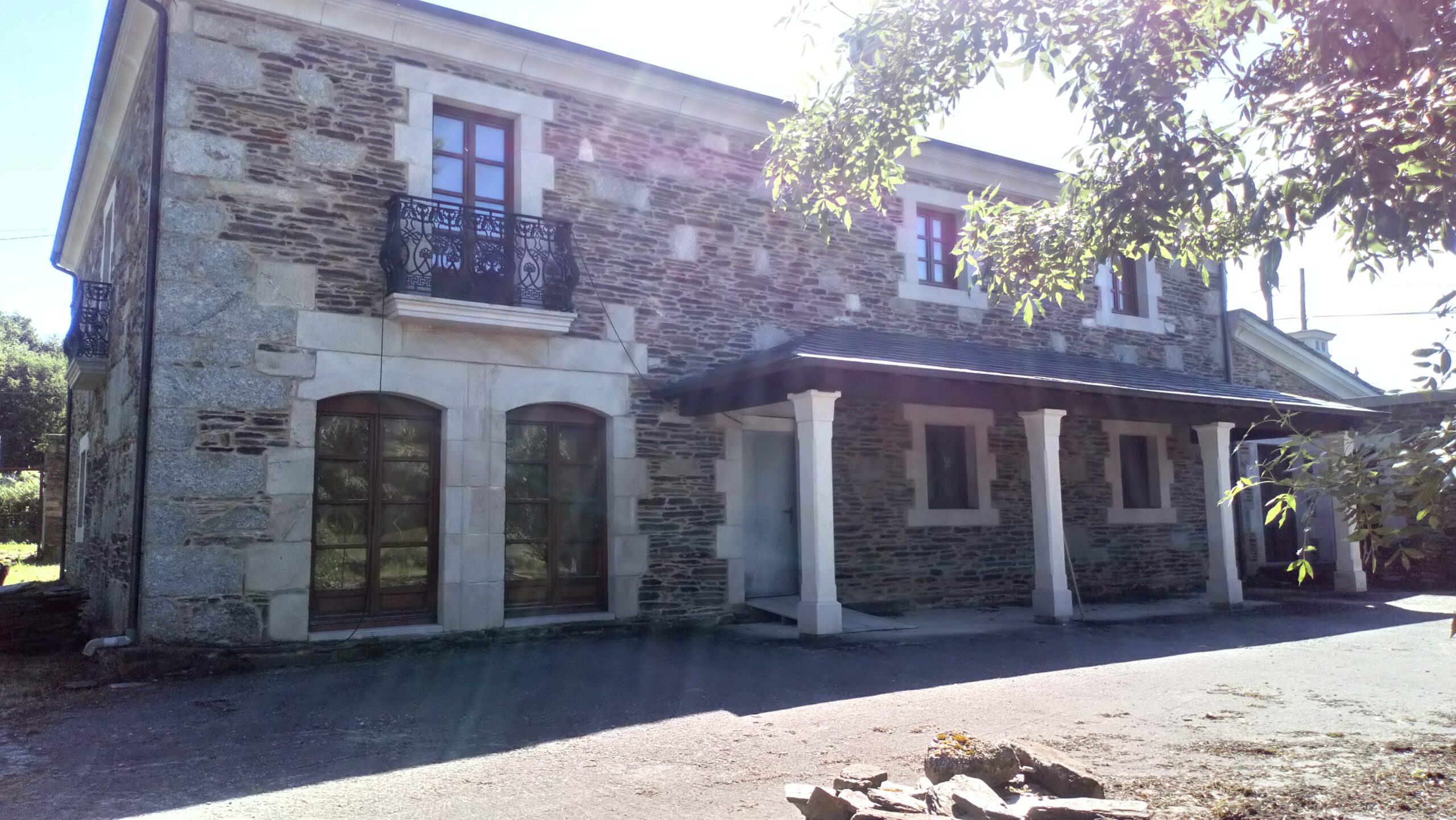 VENTA DE CASA DE PIEDRA RESTAURADA