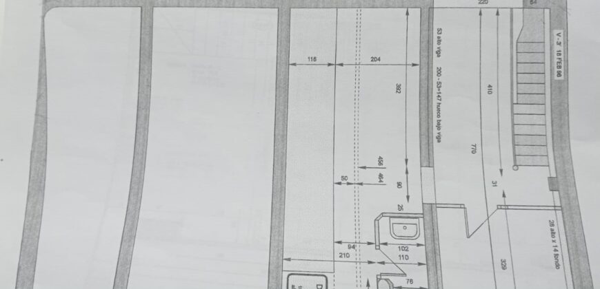 Venta de bajo con entreplanta en la avenida de la Coruña